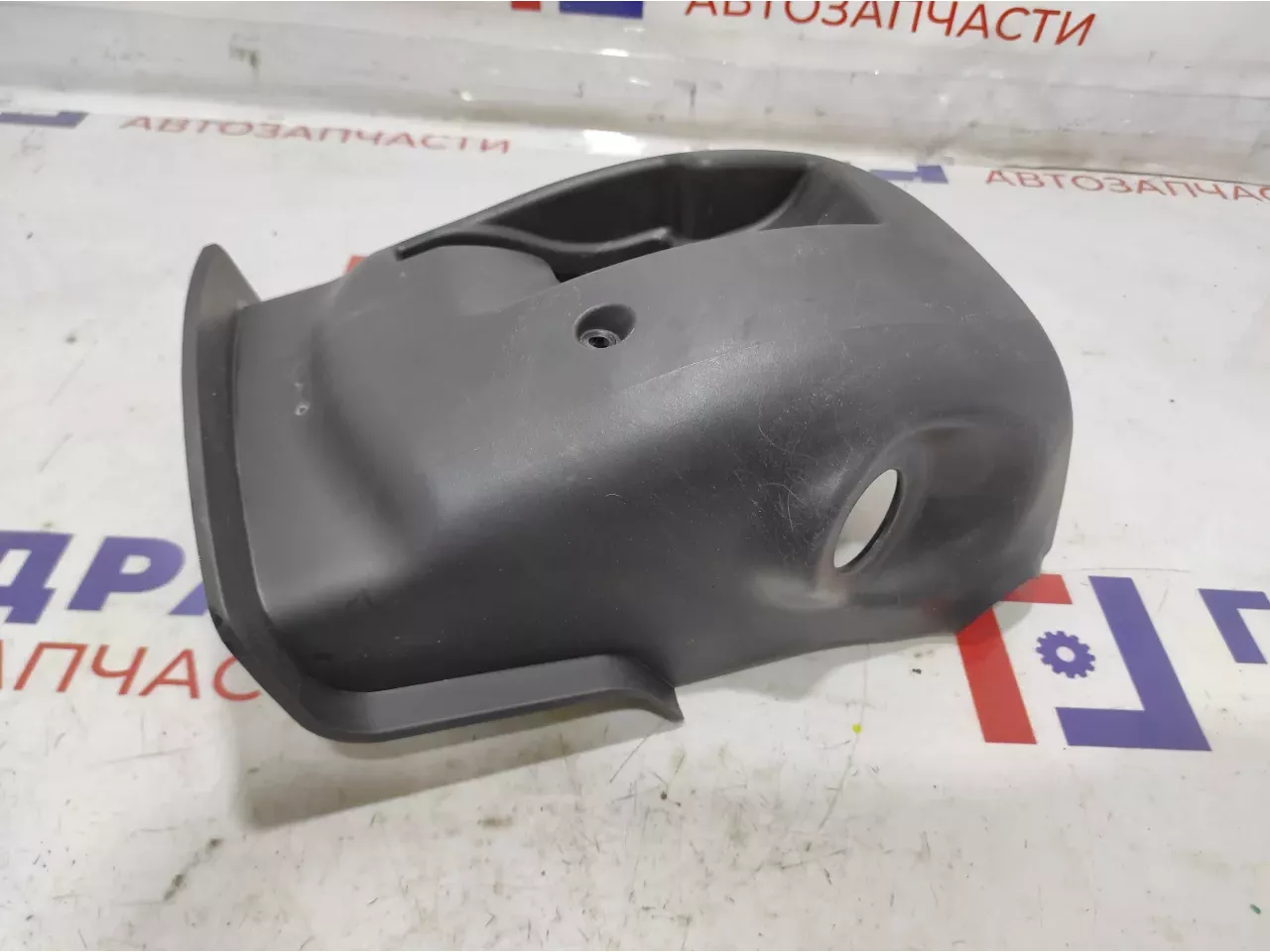 Кожух рулевой колонки нижний Kia Rio 3 84853-4Y000. Царапины.